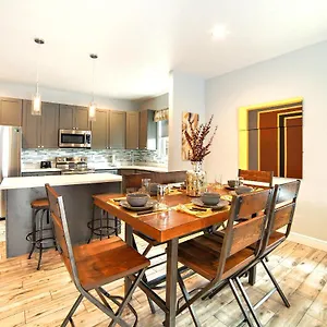 Centrally Located Family In Holiday home
