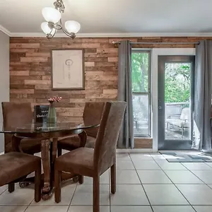 Dexters Near Downtown And Cafes Holiday home