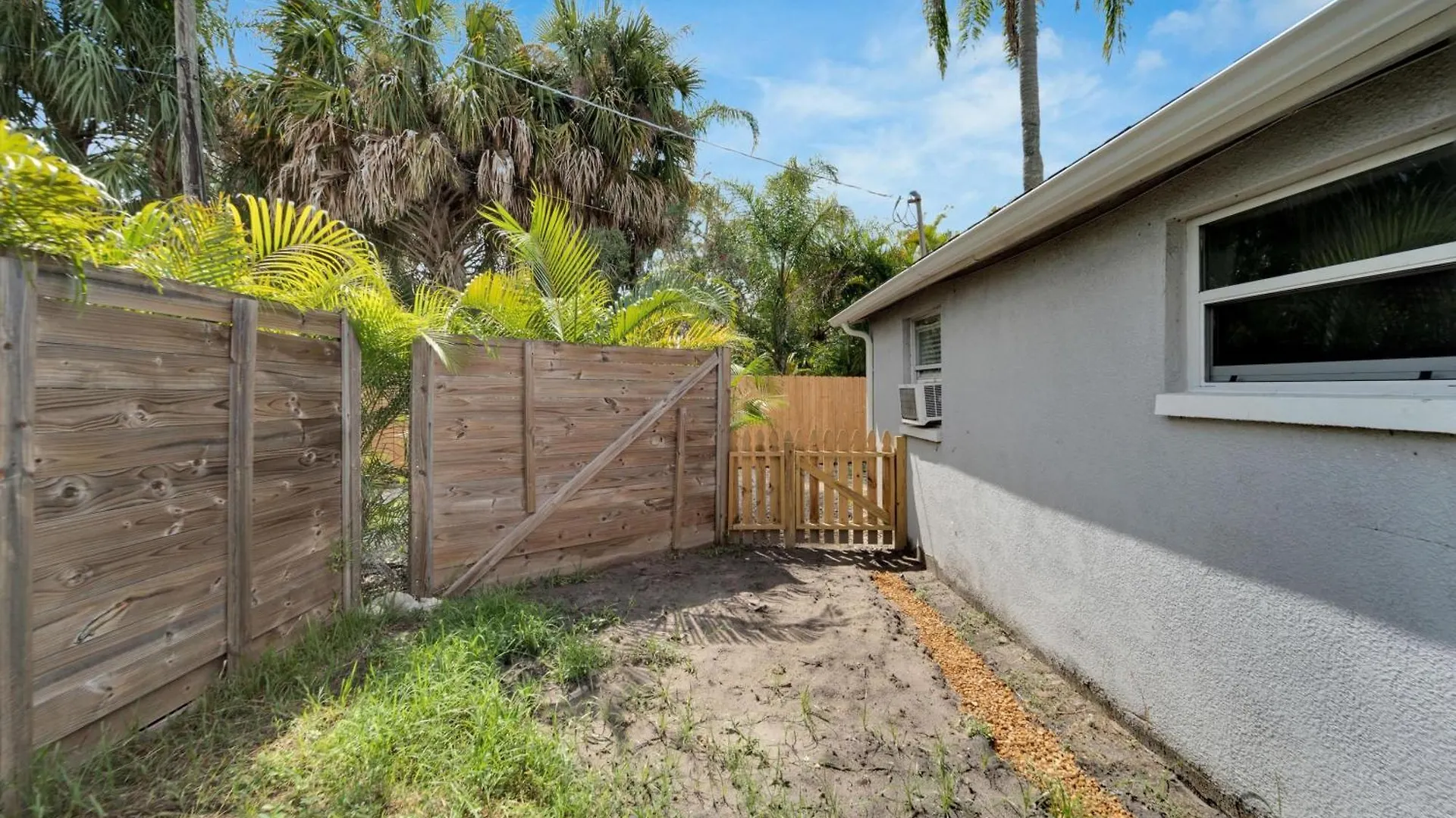 8818 Rocky Creek Drive Unit B Villa Tampa